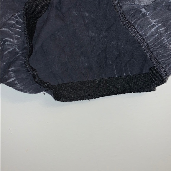 Crop top - Picture 2 of 3